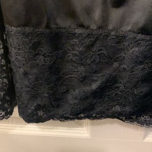 VINTAGE VAN ROALTE BLACK NYLON 1/2 SLIP WIDE LACE BOTTOM (MADE USA) no SZ tag…